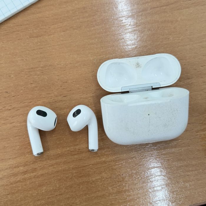 Apple AirPods 3 with