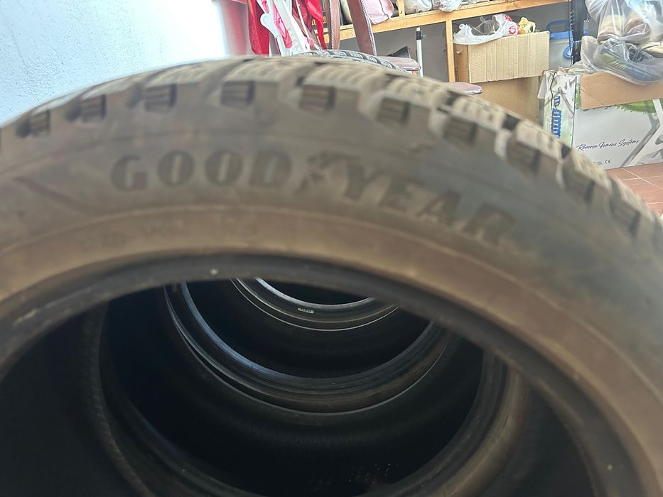 Продаю комплект шин