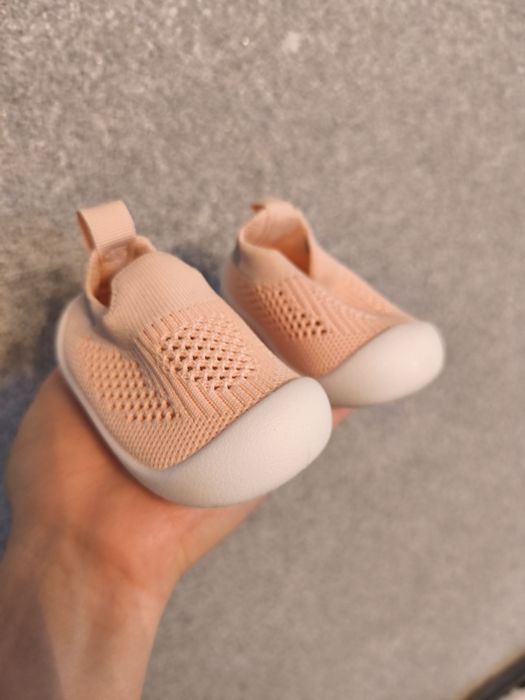 Продам НОВЫЕ детские кроссовки