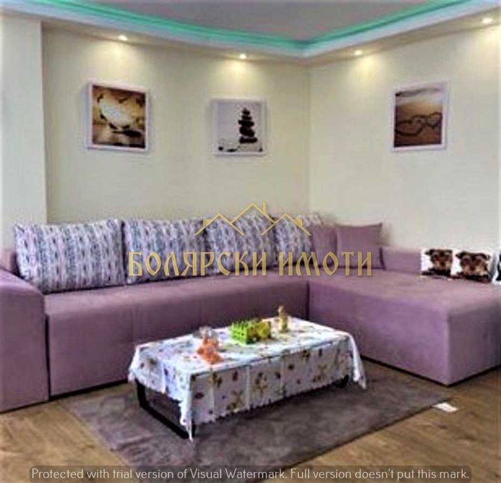 Реновиран етаж от къща в Топ център на гр. Лясковец