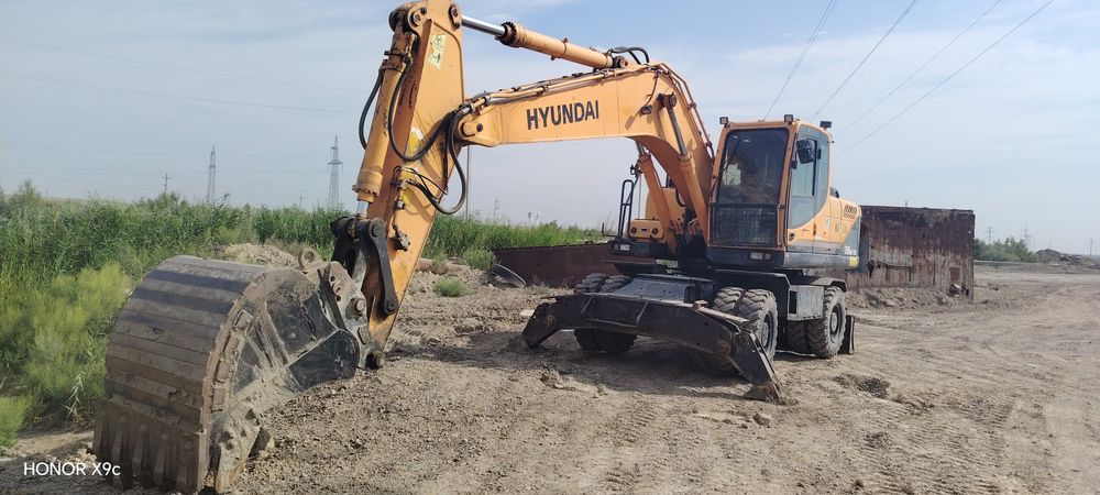 HYUNDAI w210-9s 2012г