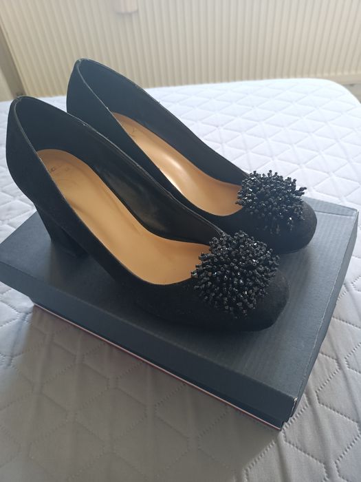 Pantofi Bata negri cu detaliu deosebit