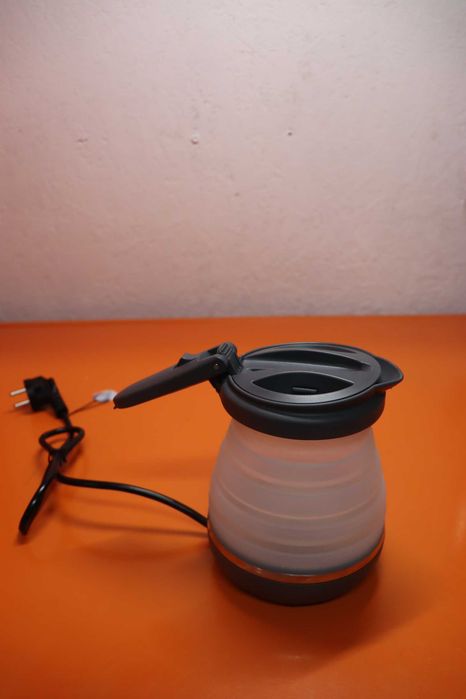 Adler AD1279 Сгъваема електрическа кана, 0,6 л, 750 W, силиконова, без BPA