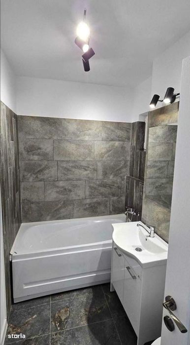 Inchiriez 2 camere decomandat renovat zona Colina Grivitei cu parcare
