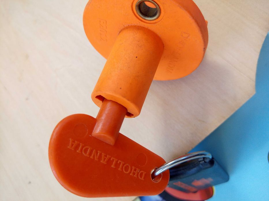 Dhollandia cheie  pentru  Contact General Intrerupator