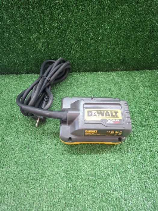 Адаптер за пендула 54 волта към 220 волта DeWALT DCB500