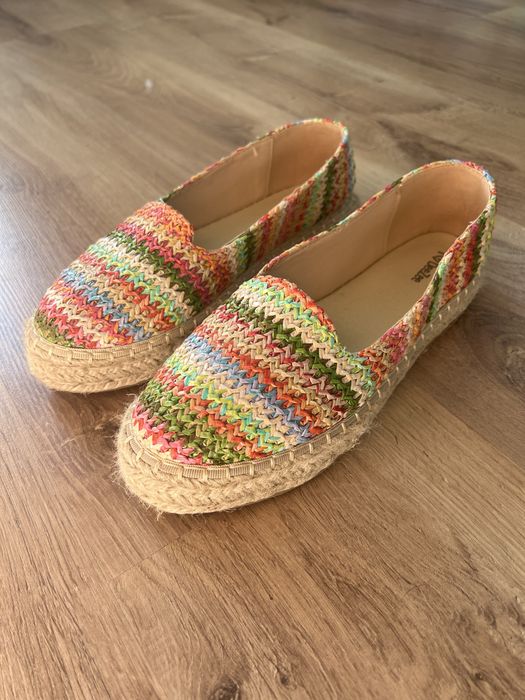 Цветни еспадрили