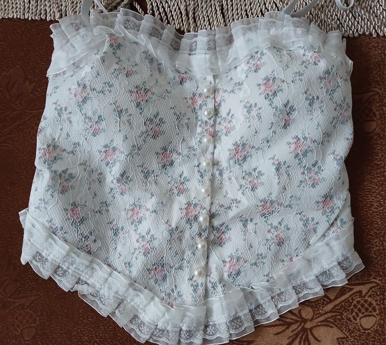 Продаю корсеты и платье красивое срочно!