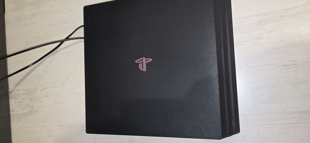 ПРОДАВАМ PSP4 pro с FORTNITE и 5 игри към него много запазен ъпдейтнат с новата версия