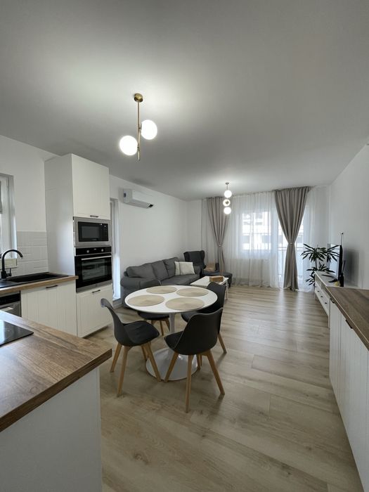 Vand apartament 3 camere, zona Daliei, bloc nou.