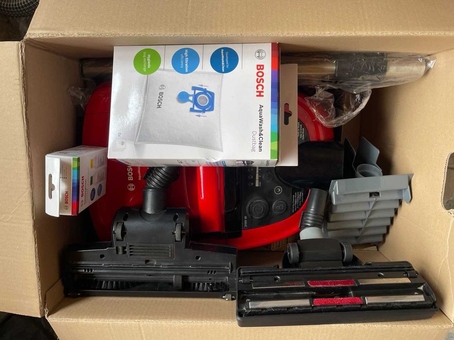Aspirator cu spalare Bosch BWD421PET, 2100 W, filtru Hepa, perie turbo, perie saltea, reglare electronica a puterii, Rosu