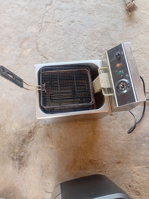 Продам фритюр 6 литров