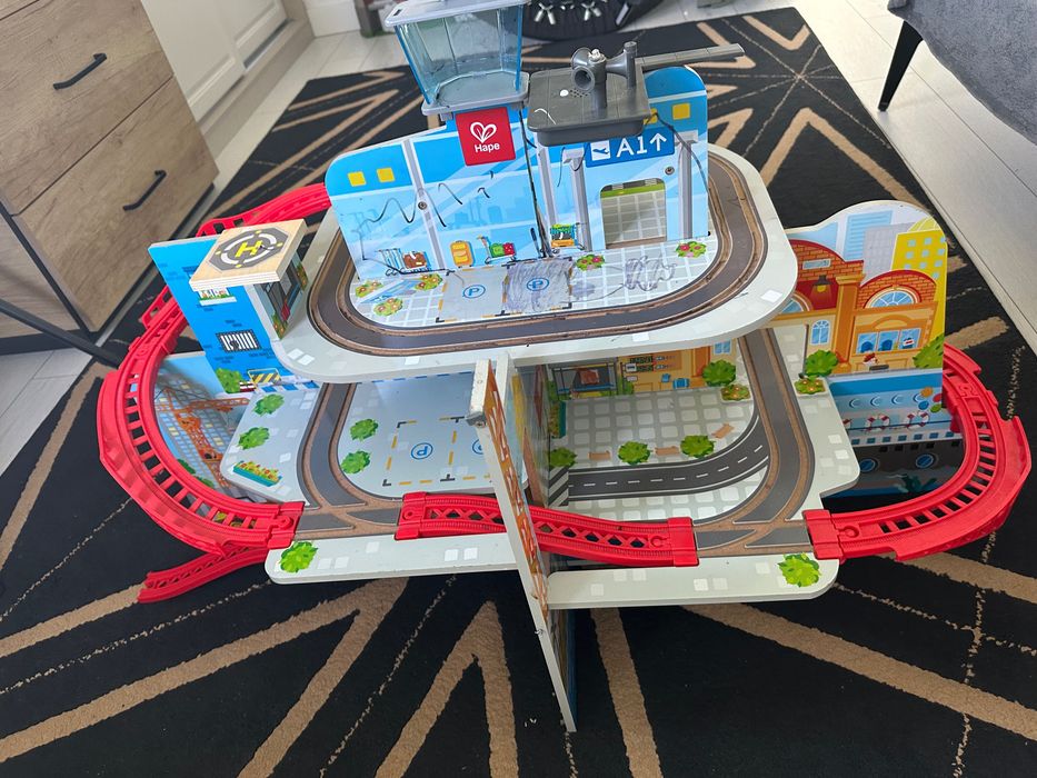 Set de joc Hape International - tren prin oras