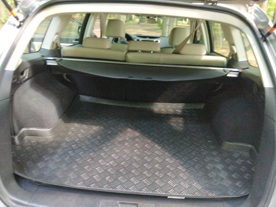 Subaru Outback diesel ,4x4 , 2010 .Stare foarte buna caros +mecanica.217000 km.certificati. Intretinuta anual la Subaru Belgia (documente) .