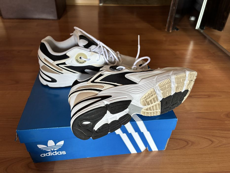 Обувки Adidas Astir