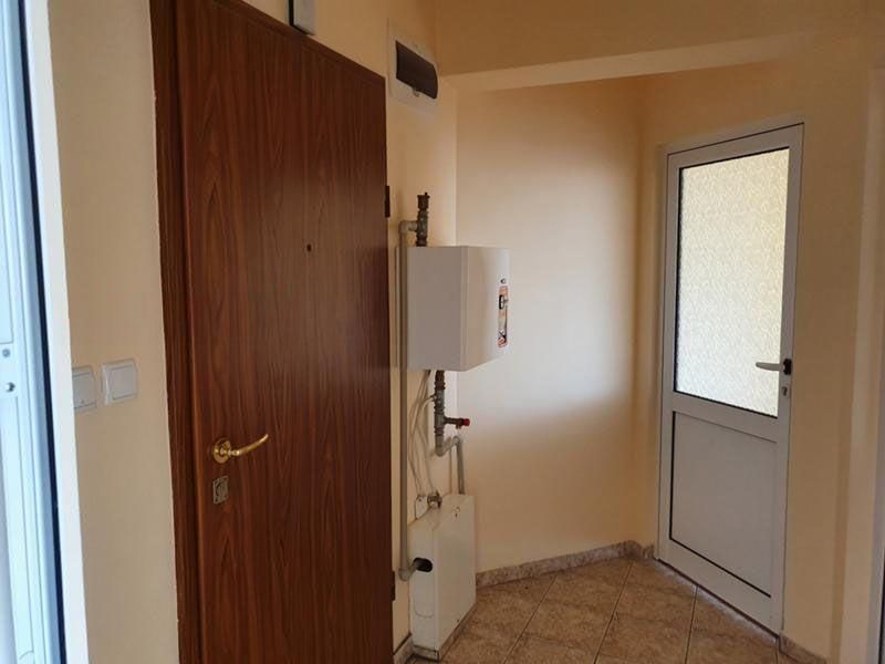 Дава се под наем Двустаен апартамент в София, Надежда 2 - 70 кв.м за 650 € - Снимка #2