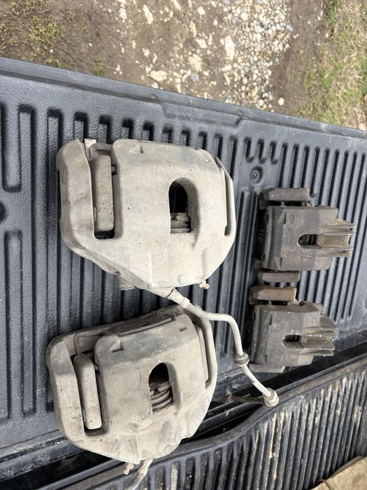 Спирачни апарати БМВ е60 530i за !