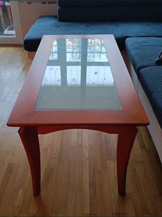 Комплект трапезна маса(разтегателна)със 6 стола,холна маса и огледало.