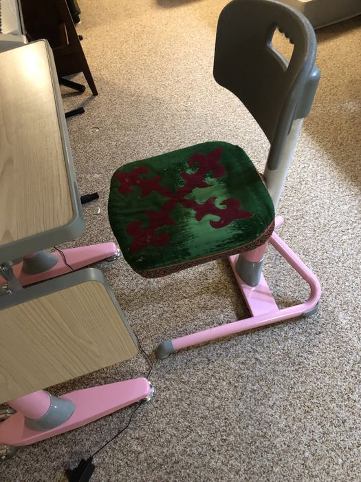 Продам детскую парту со стулом