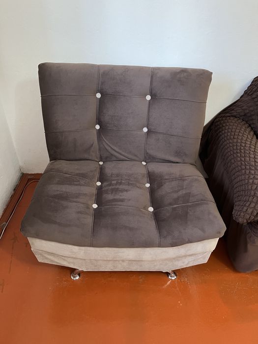 Диван с креслами для гостиной