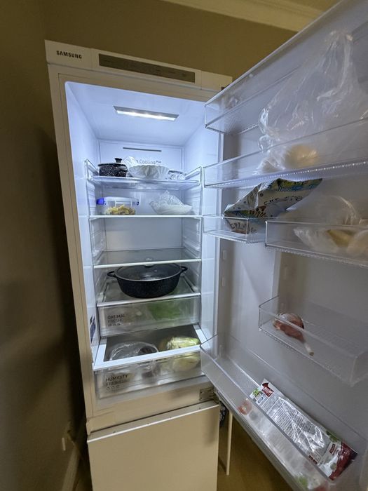 Холодильник вместительный