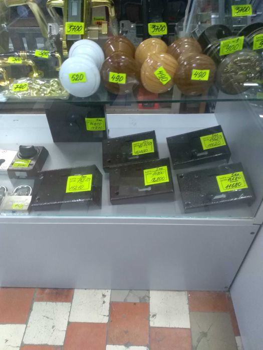 Продам кожаные куртки женские новые