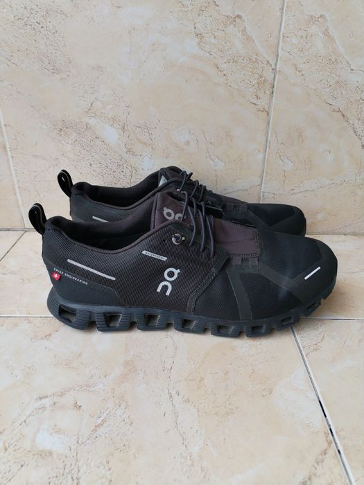 on cloud 5 waterproof - страхотни мъжки маратонки 43