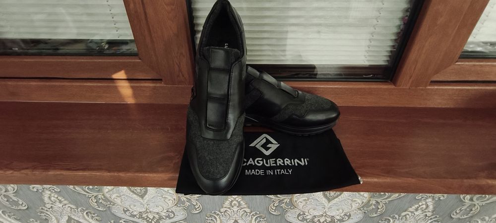 Brendviy oyoq kiym sotiladi Made in Italy