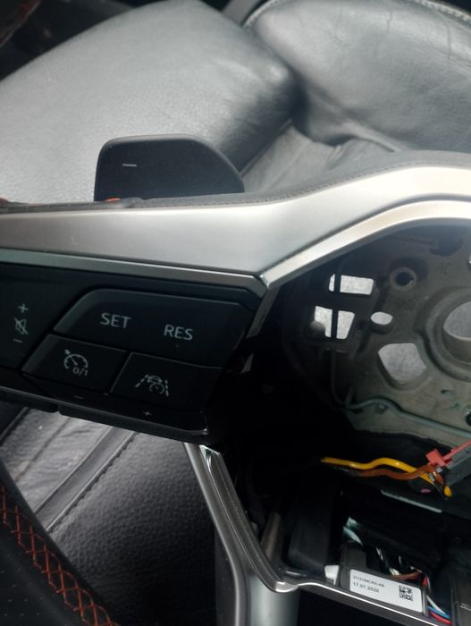 Оригинален мултифункционален волан от Seat Leon 5F – визия + удобство + контрол