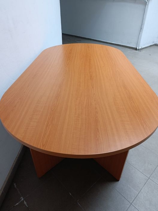 Продавам офисна маса