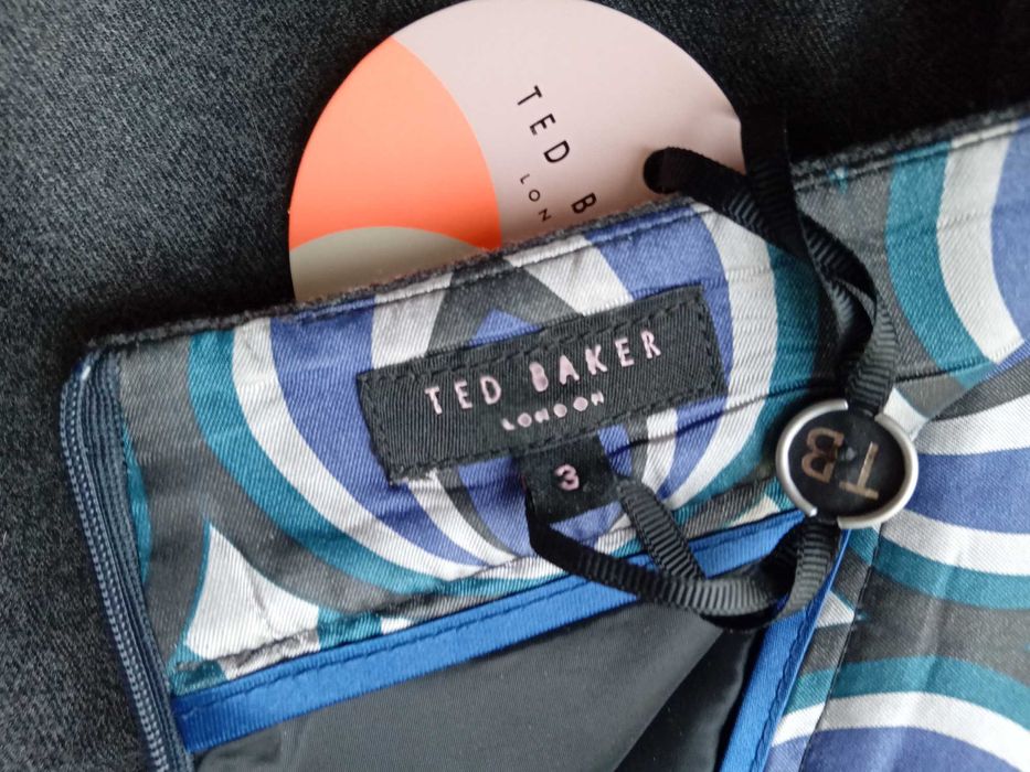 Ted Baker 98% wool пола