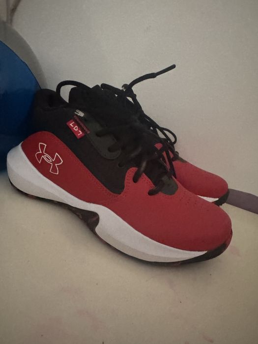 Adidasi under armour