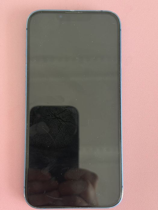 Срочно продам в отличном состоянии Iphone 13