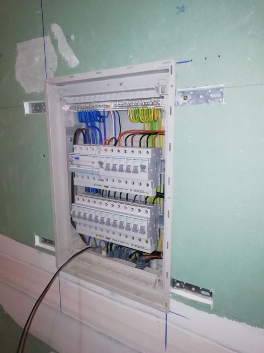 Услуги электрика  ремонт под ключ