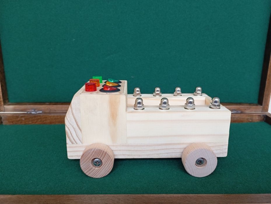 Дървено Камионче