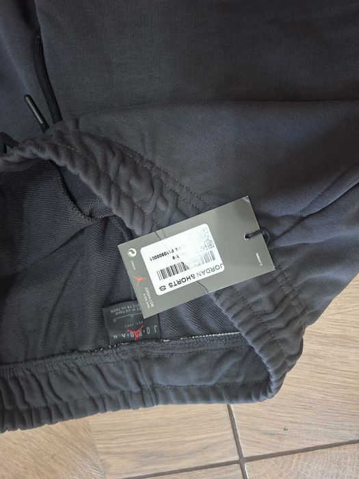 Pantaloni scurți Jordan pentru bărbați ,nou cu etichetă,de culoare gri