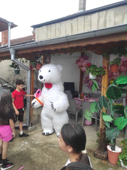 Гигантско мече за парти под наем