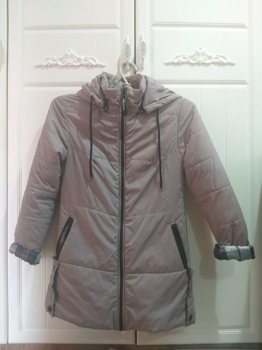 Продам весеннюю куртку 44-46