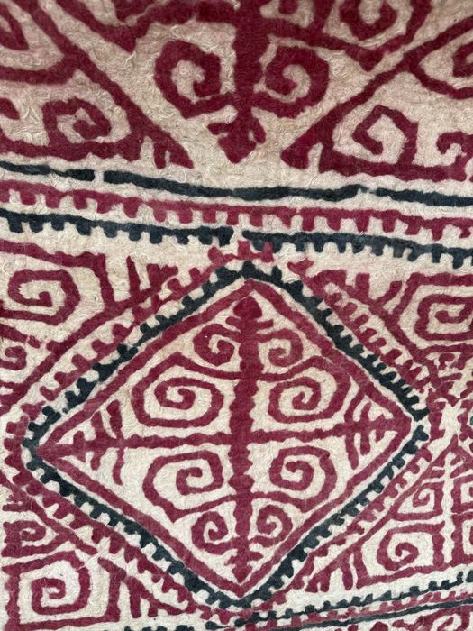 Киіз кілем сатылады