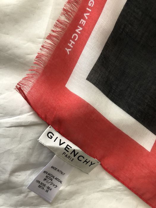 Esarfa Givenchy Paris !