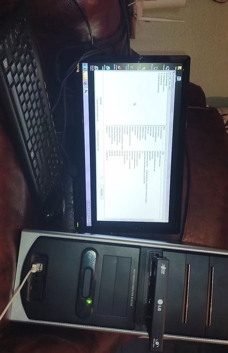 Calculator Desktop Complet + Monitor BenQ 18.5" + Tastatură + Mouse + Router Wi-Fi TP-Link