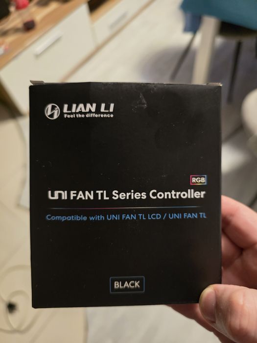 Lian li fan hub контролер за вентилатори