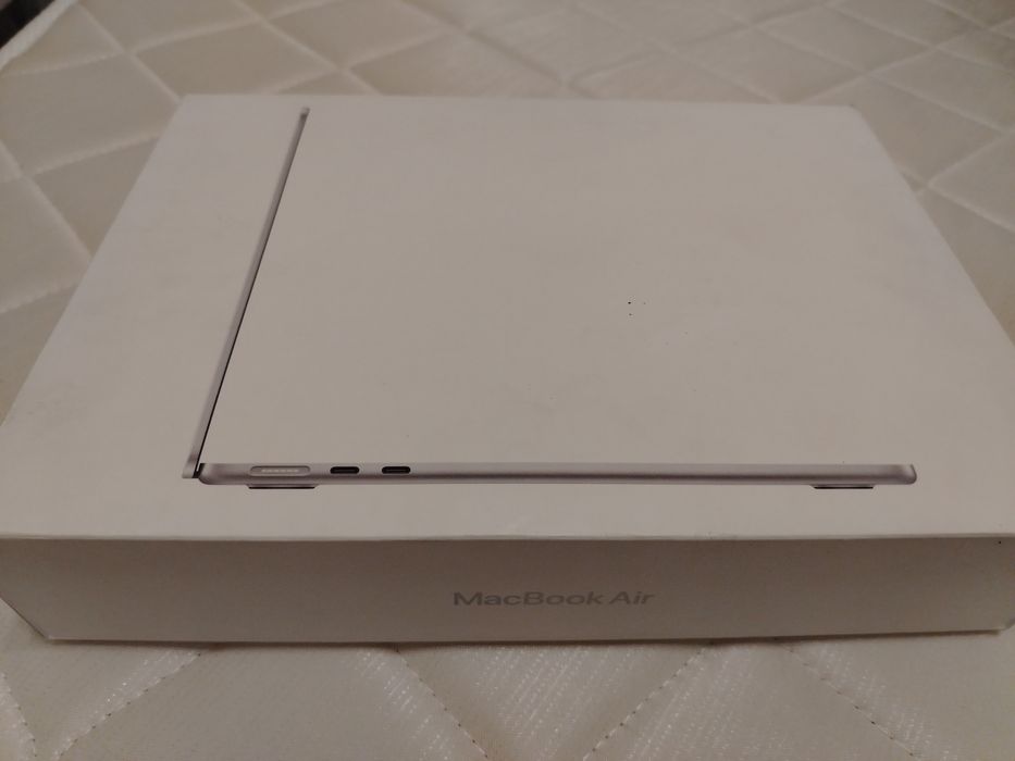 MacBook M3 air. 16/256 GB.