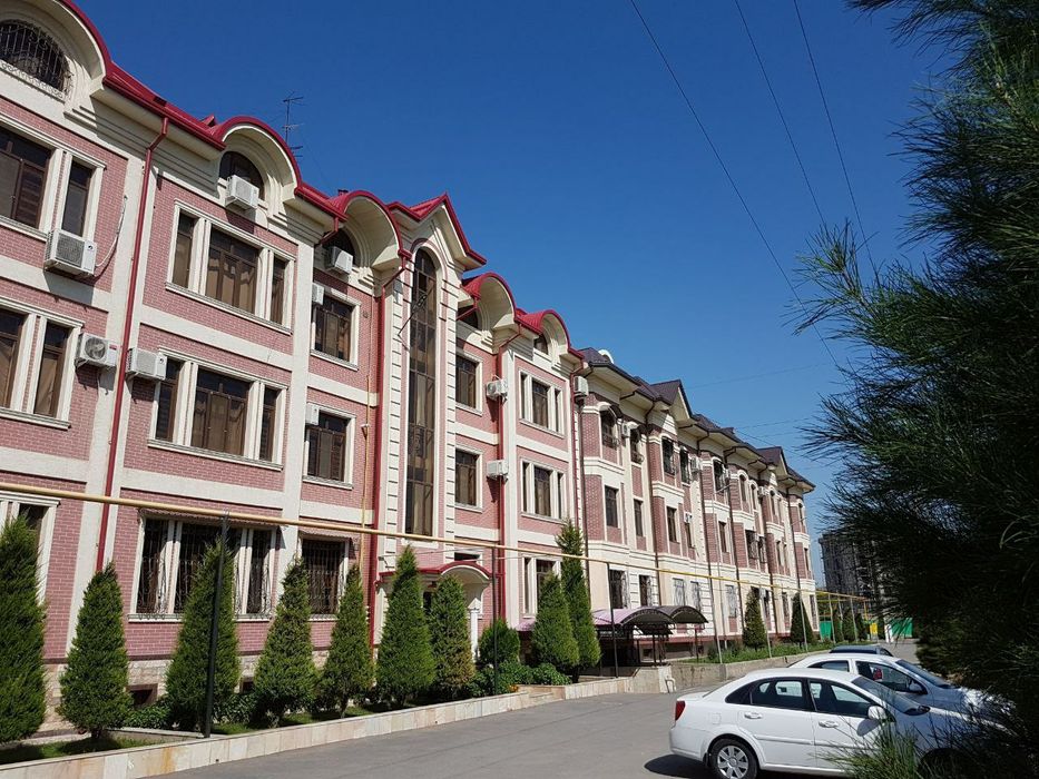 Продаётся трёхкомнатная квартира в банковском доме.