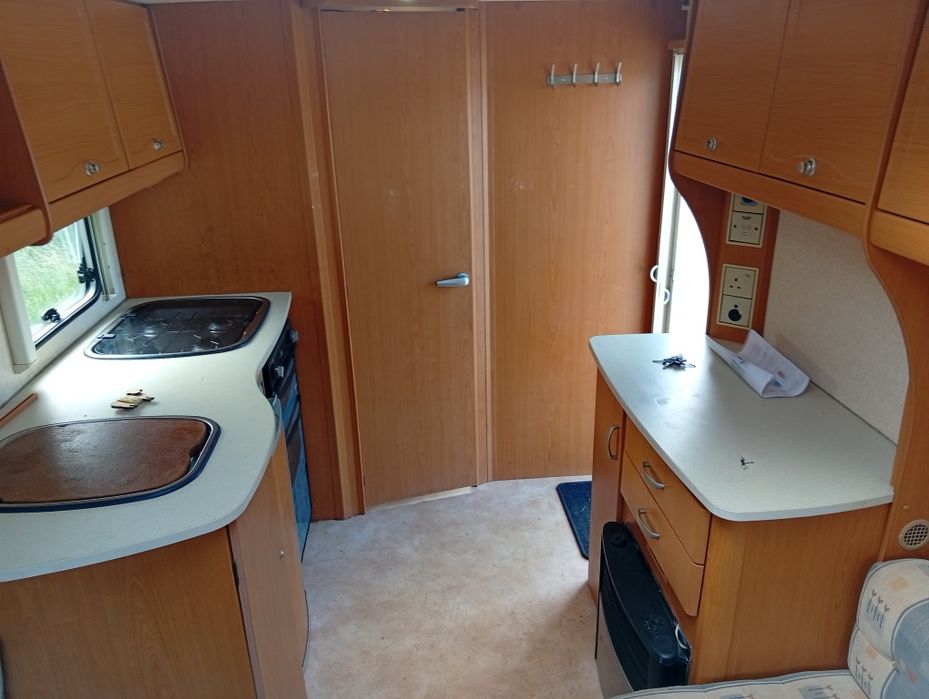 Rulota ușoară 900kg an 2008 de 3 persoane preț 4500€