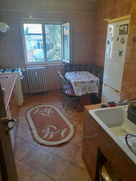 inchiriez apartament3 camere