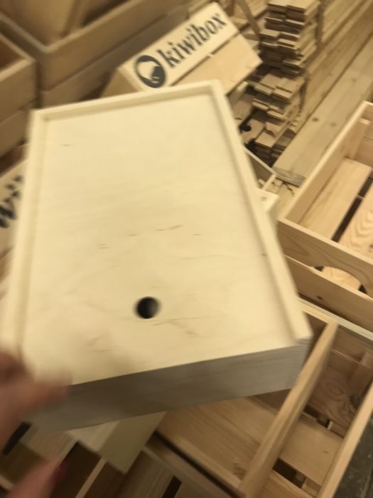 Декоративна дървена кутия с плъзгащ капак за две бутилки вино