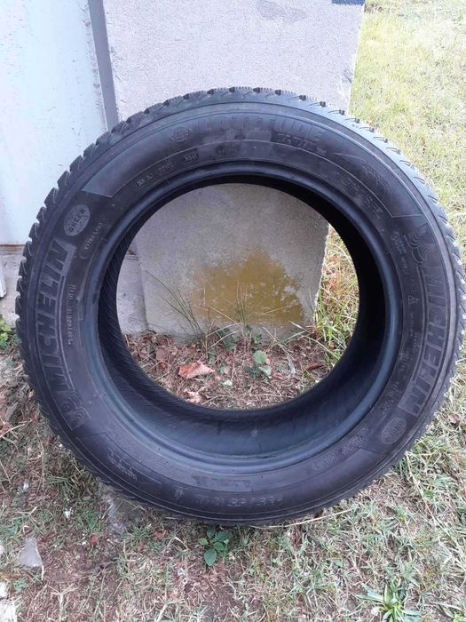 Продавам четири броя зимни гуми 235/55R18