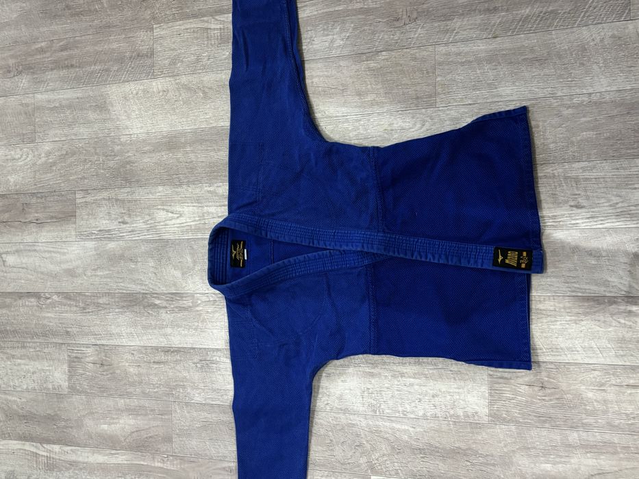 Продам кимано от Mizuno рост 150