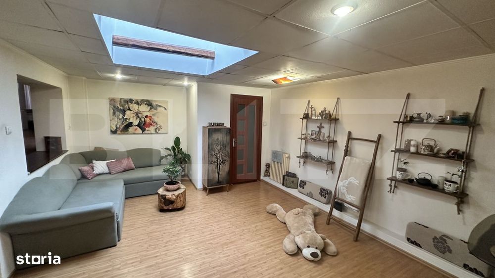 Casa spatioasa, complet mobilata, cu piscina si panouri fotovoltaice i